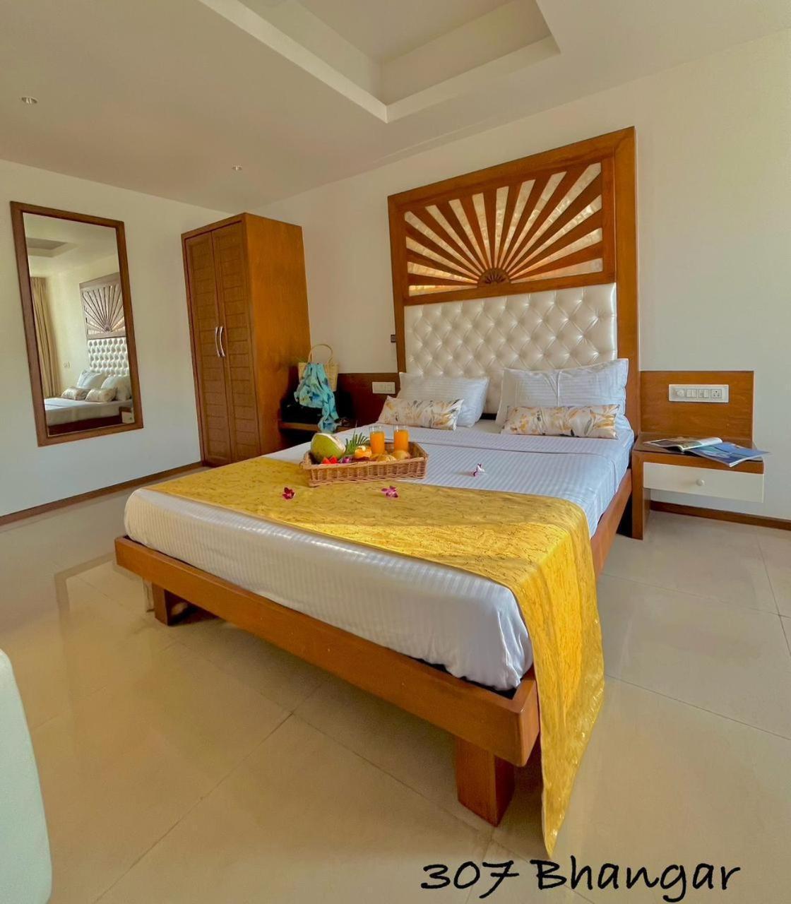 Beach Paradise Miramar Goa Panadzsi Kültér fotó